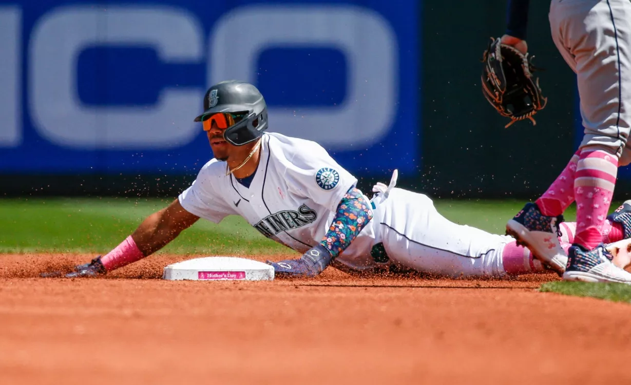 Julio Rodríguez se convirtió el pasado lunes en el dominicano más reciente en círculo 30-30.