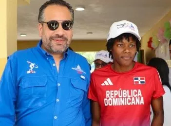 Alberto Rodríguez, junto a Marileidy Paulino.