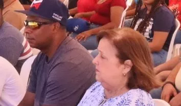 José Offerman y Onfalia Morillo en la premiación.