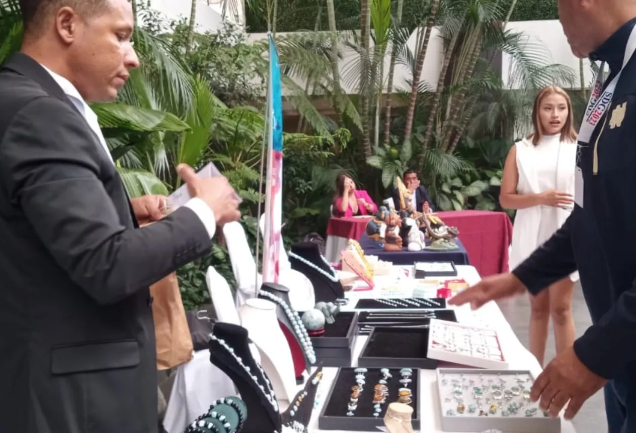 Los dominicanos se han diversificado en diferentes negocios y actividades.