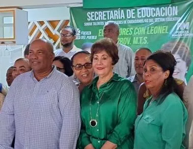 Pimentel se reunió con maestros en Nagua.