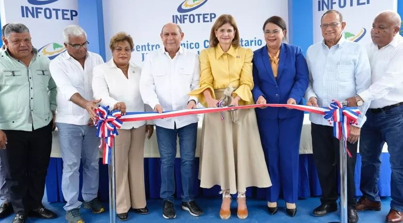Raquel Peña y Rafael Santos encabezaron la inauguración.