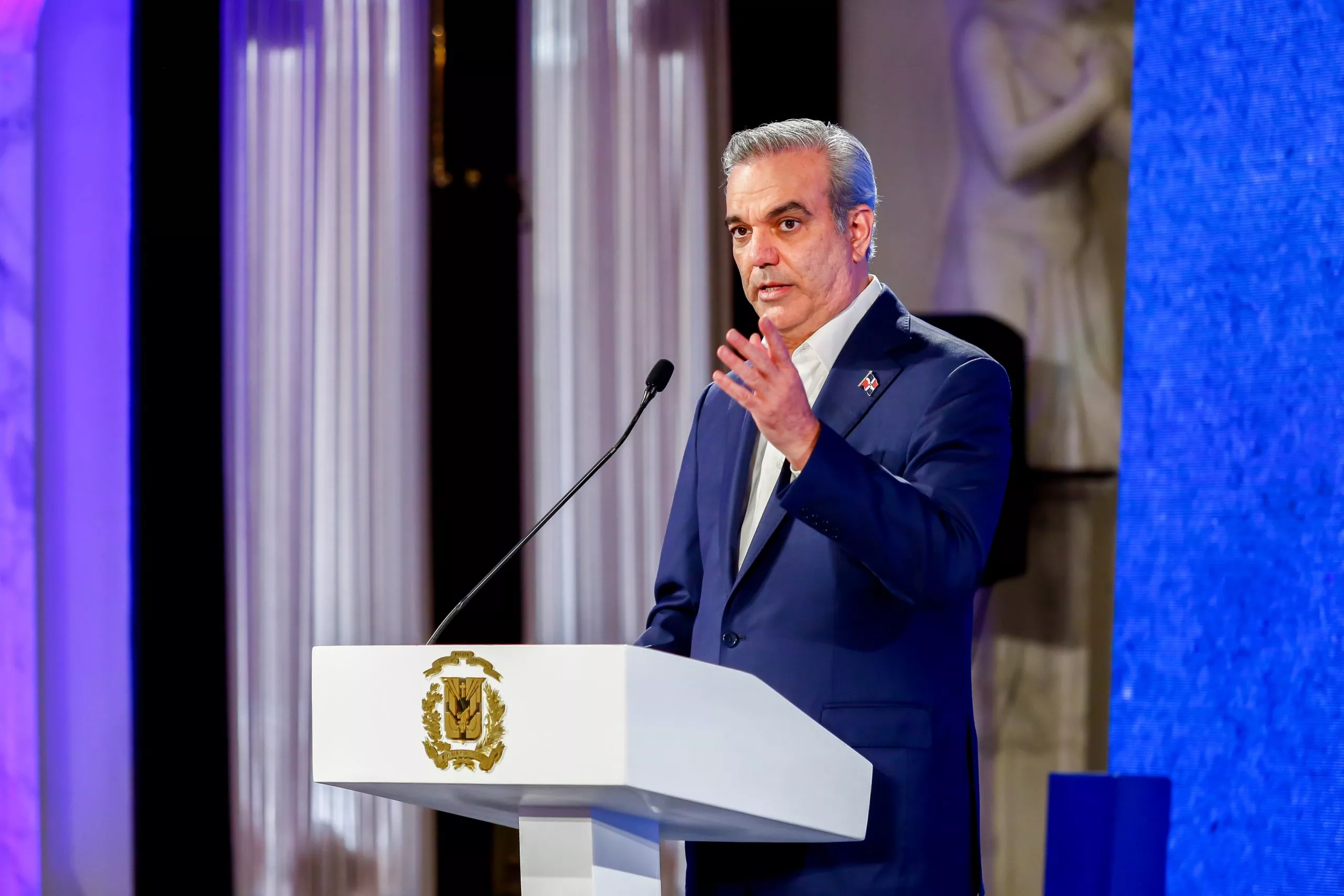 Abinader espera una solución que evite cierre total de frontera y de comercio con Haití