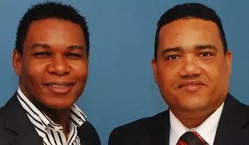 Los humoristas Raymond Pozo y Miguel Céspedes.