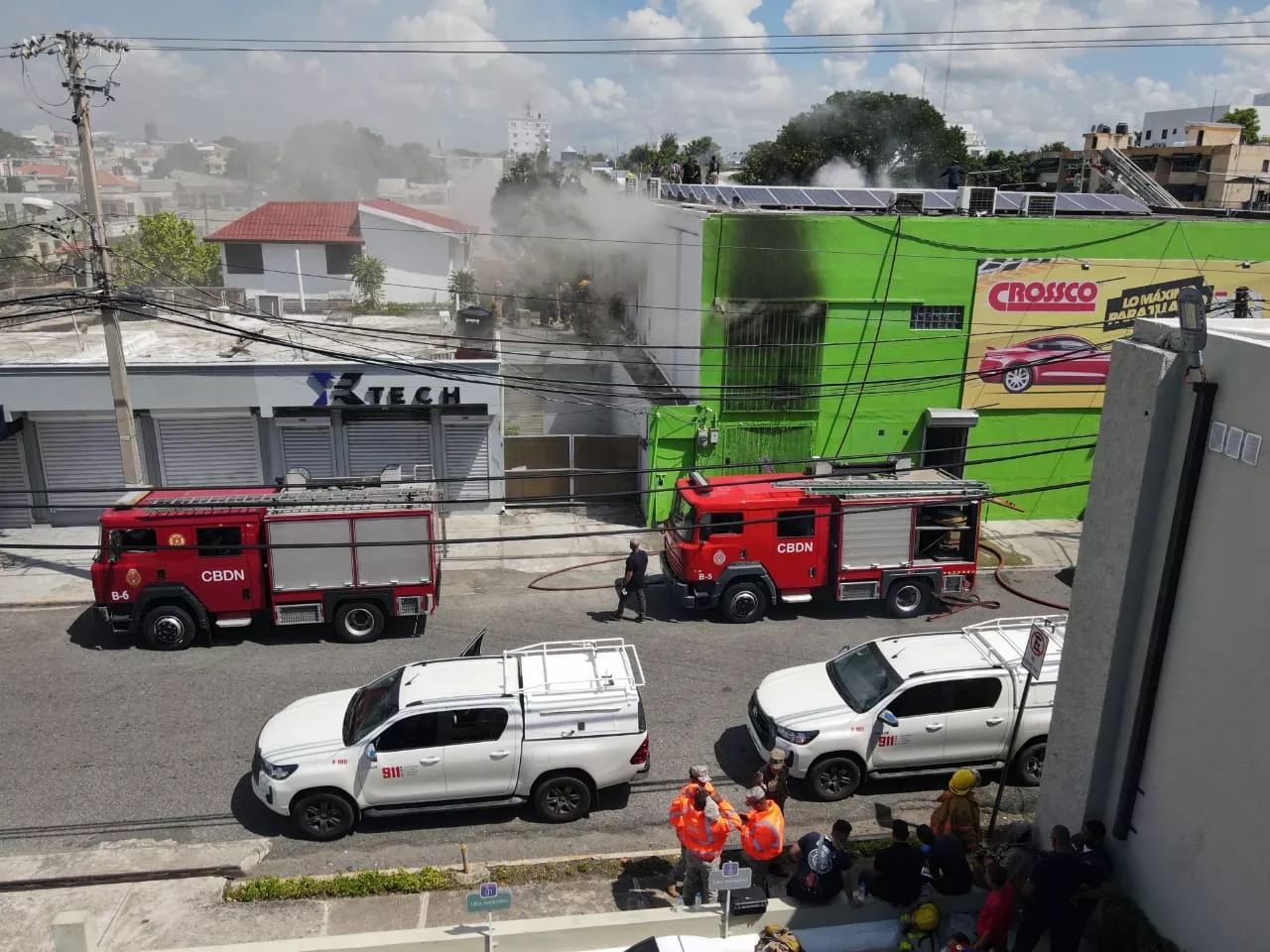 Foto 911 coordina asistencia a incendio afecta ferretaria del Distrito N…