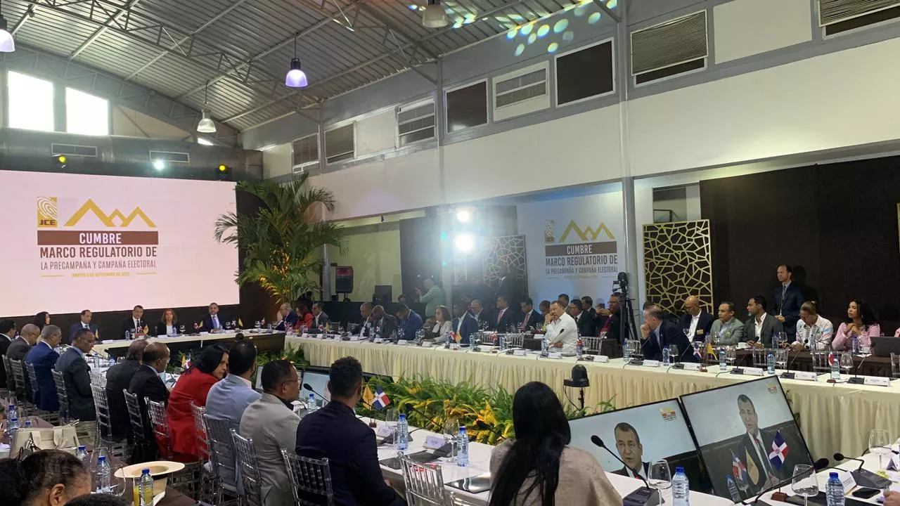 Cumbre JCE con partidos políticos