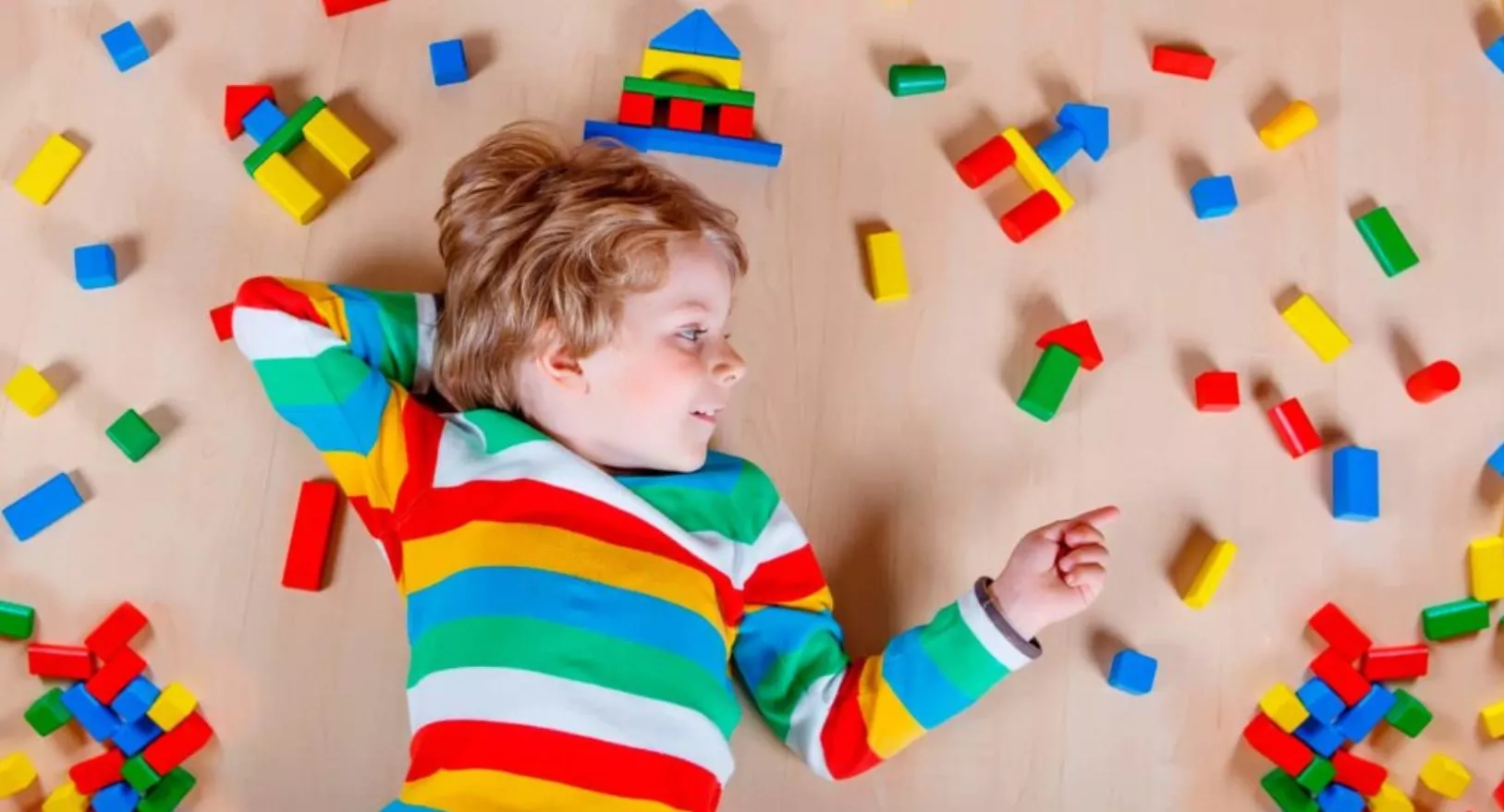 El autismo es una afección relacionada con el desarrollo del cerebro que afecta la forma en que las personas ven a los demás y socializan con ellos.