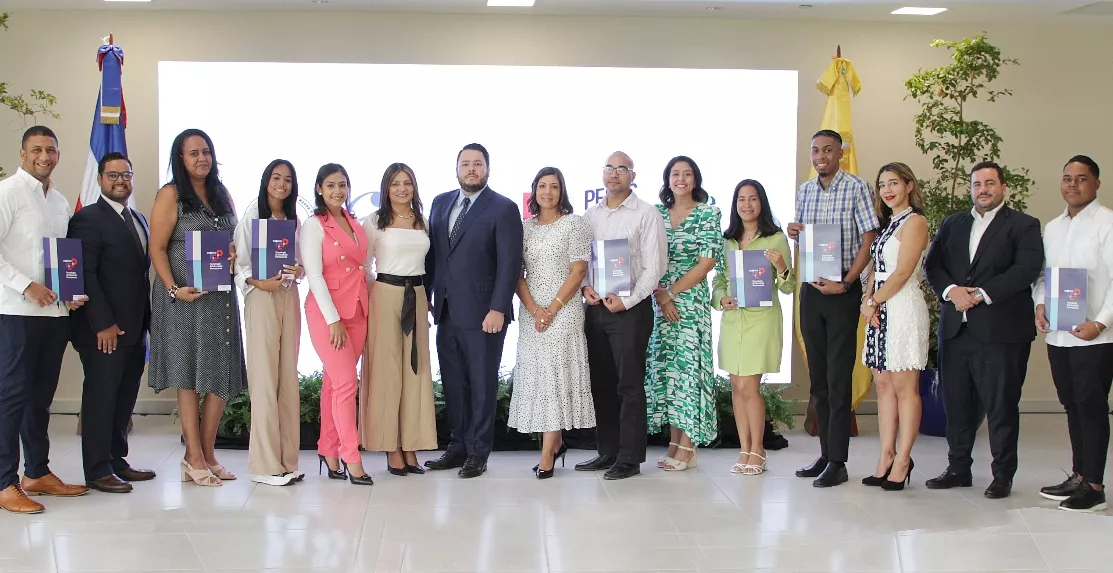 Los jóvenes beneficiados con las  Becas Pesadas.