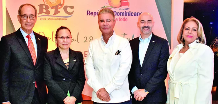 Luis Felipe Aquino, Fabeth Martínez, Luis José Chávez, Leandro Tajes y Luisa de Aquino.