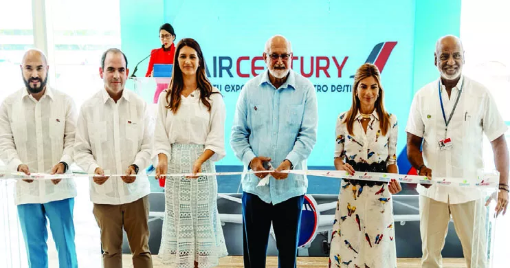 Carlos Jiménez, Giovanni  Rainieri, Jessica Chahín, Omar Chahín,   Paola Rainieri y Alberto Smith, en el corte de cinta inaugural de las nuevas rutas.