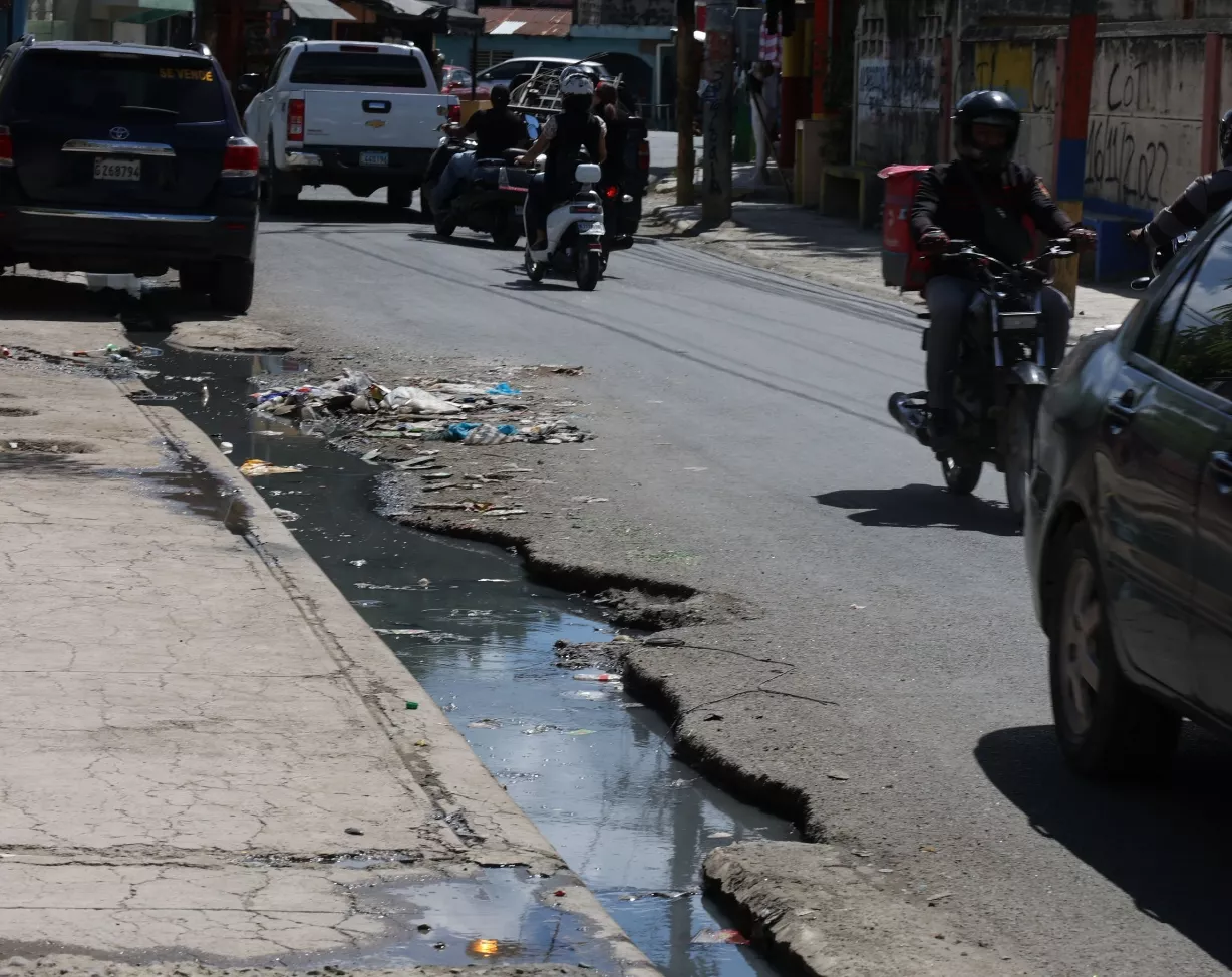 Rerportaje sabre basura en santo Dgo oeste/foto Jose de Leon
