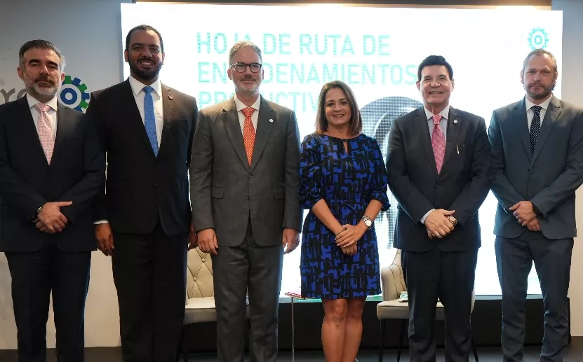 Scheker durante el encuentro semanal de la AIRD.