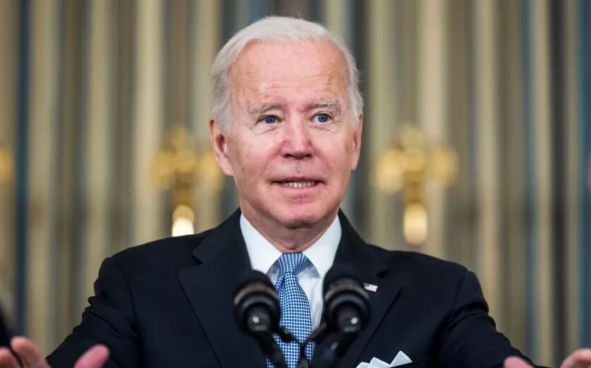 Joe Biden urgió controlar armas de asalto en el país.