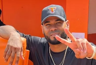 Esmil Rogers vestirá la camiseta de Los Toros este año.