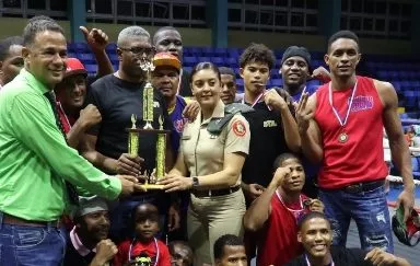 Miembros del Ejército, ganadores del campeonato.