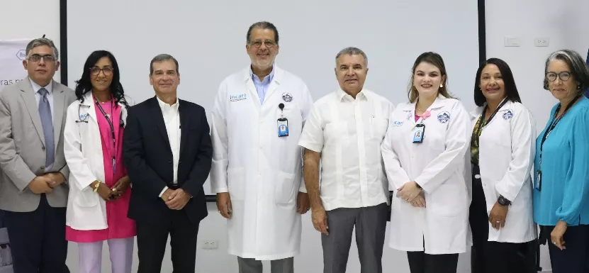 Directivos del centro de salud, durante la presentación.