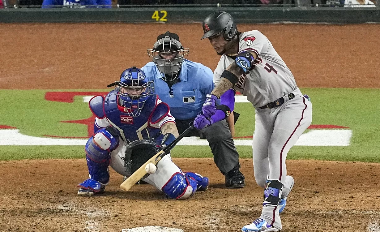 Ketel Marte se ha elevado como figura en la postemporada de este año en las Grandes Ligas.