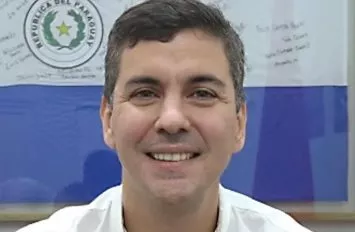 Santiago Peña viajará mañana a Estados Unidos.