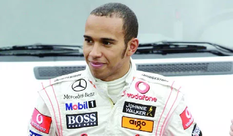 Lewis Hamilton busca desplazar a Checo Pérez en la F1.