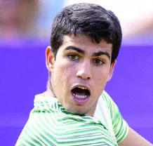 Carlos Alcaraz se alista para regresar al tenis.  A p