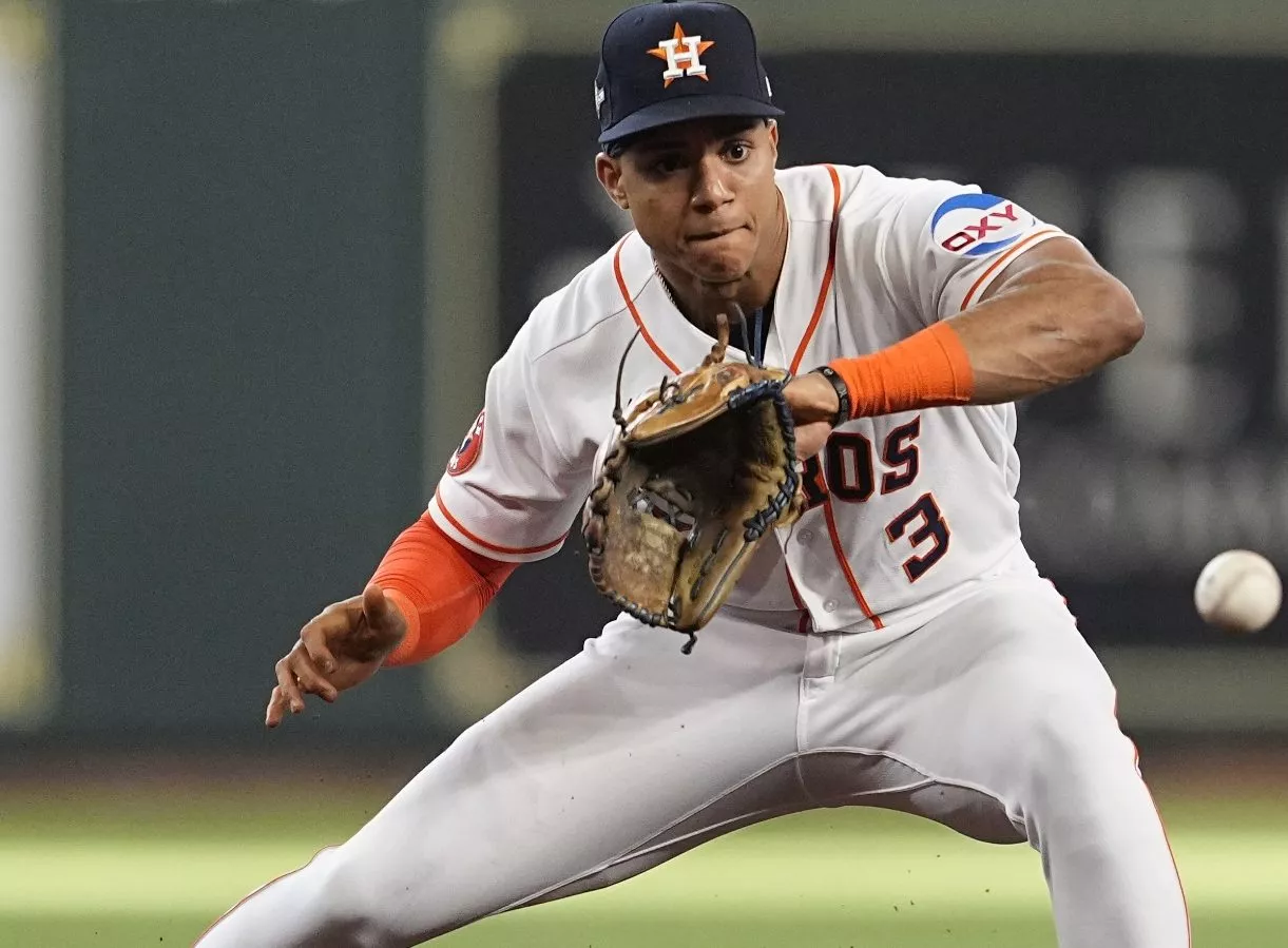 Jeremy Peña ha sido vital  para los Astros con su defensa durante la Serie Divisional .  Ap