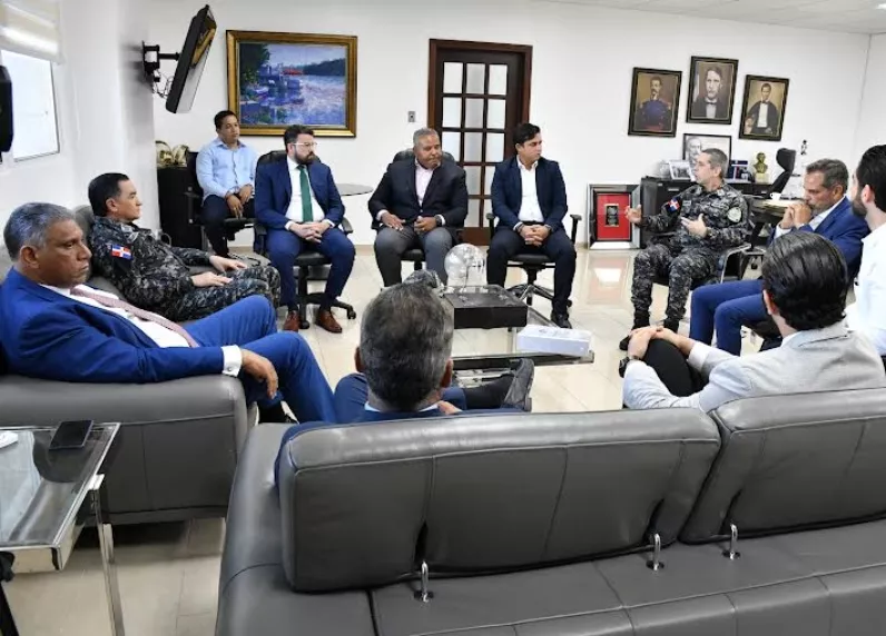 Reunión presidida por el ministro  Jesús Vázquez Martínez.