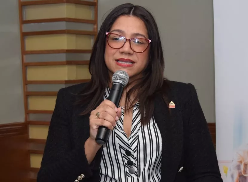 Directora de DAMAC, Karen Cepeda.  fuente externa