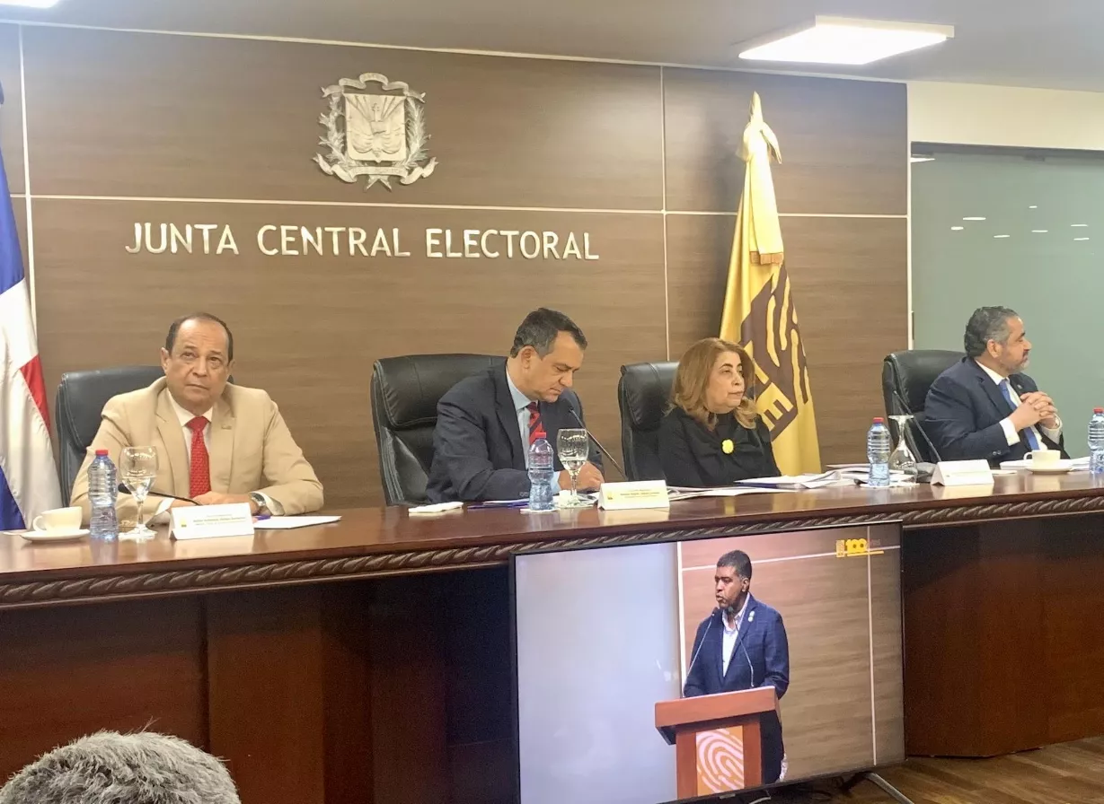 El Pleno de la JCE realizó ayer una audiencia pública en su sede.