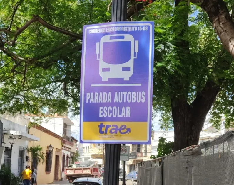Mientras conforman paradas  usan señales provisionales.
