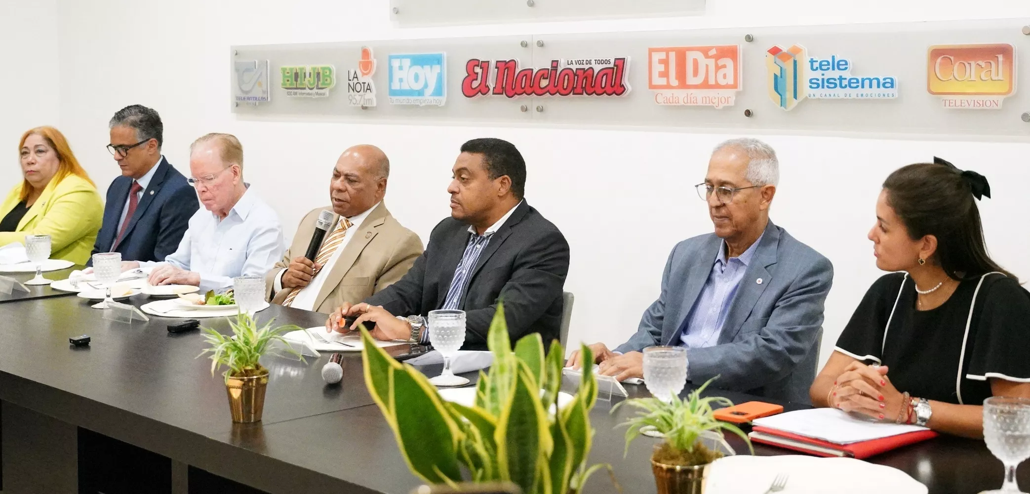 El doctor Milton Ray Guevara, presidente del TC, expone  en el Almuerzo del Grupo de Comunicaciones Corripio,   al que asistió ayer como invitado.  manolito jiménez