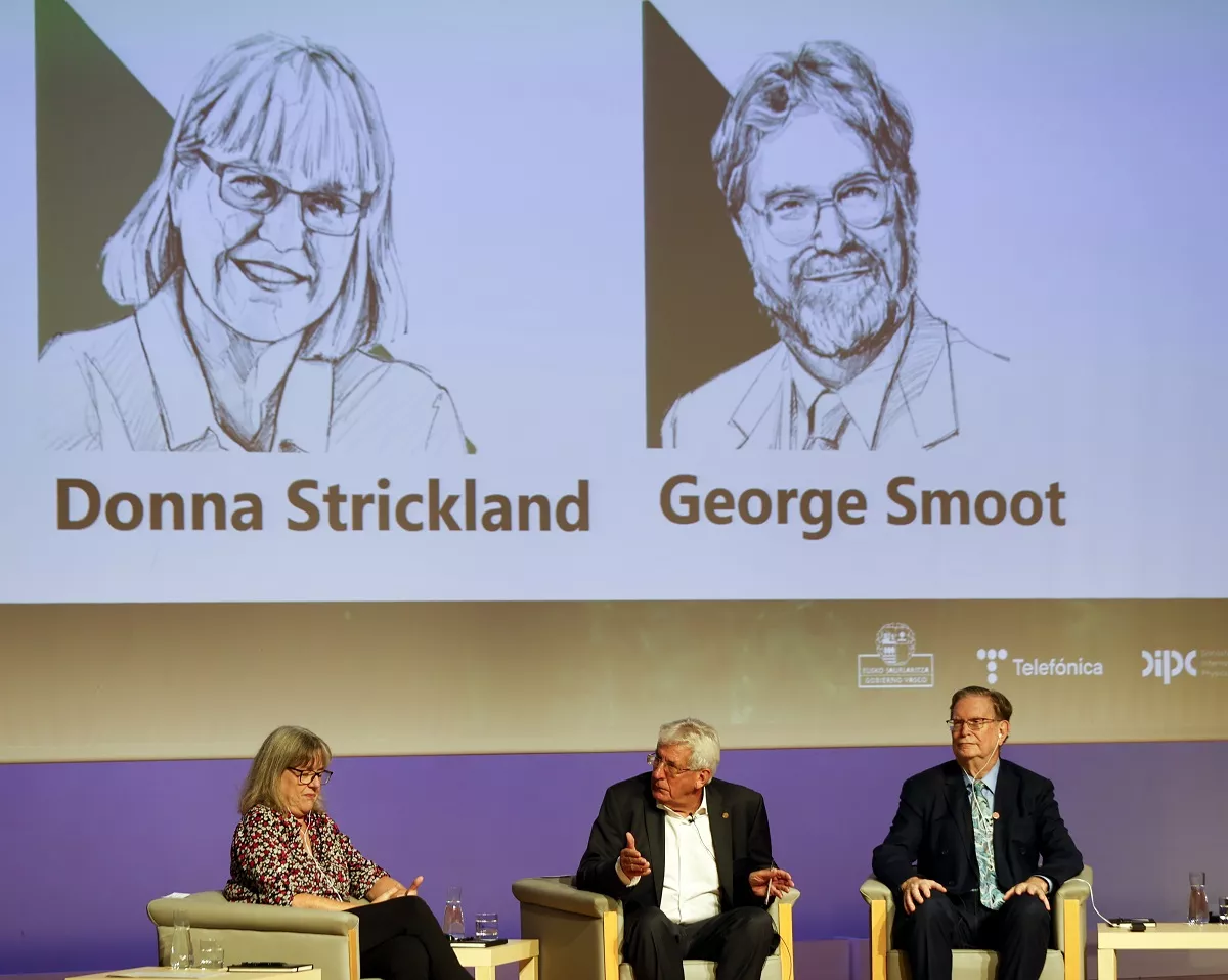 Conferencia Premios Nobel de Física Donna Strickland y George Smoot