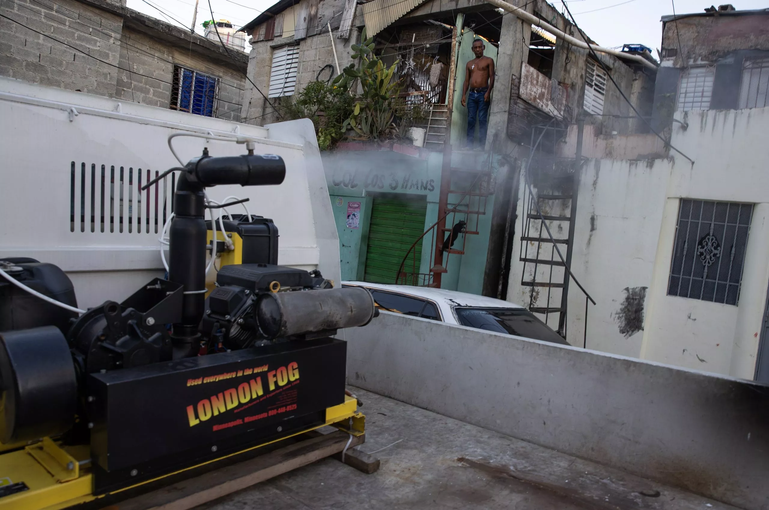 Jornada de fumigación en Santo Domingo para combatir el mosquito transmisor del dengue