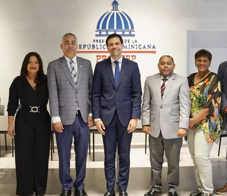 Roberto Ángel y severo Rivera y otros miembros ADOPAE.