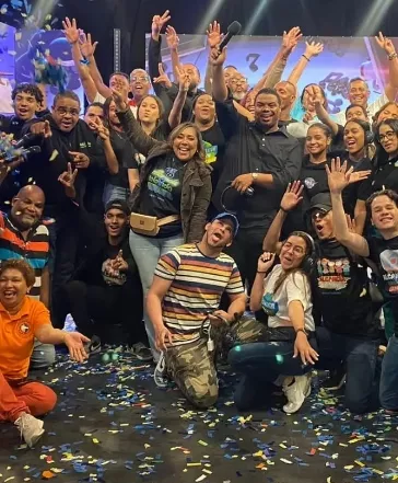 Parte del equipo que trabajó en el telemaratón .  AGENCIA FOTO