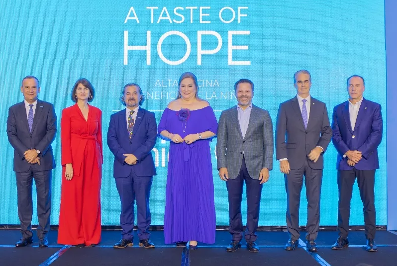 Álvaro Peña, Mercedes Ramos, Carlos Carrera, Jatnna Tavárez, Eduardo Cruz, René Grullón y Felipe Pagés.