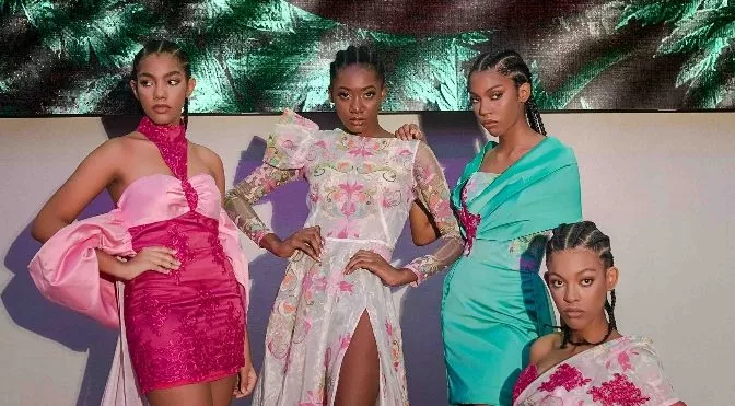 Parte de las modelos que desfilaron en el evento.