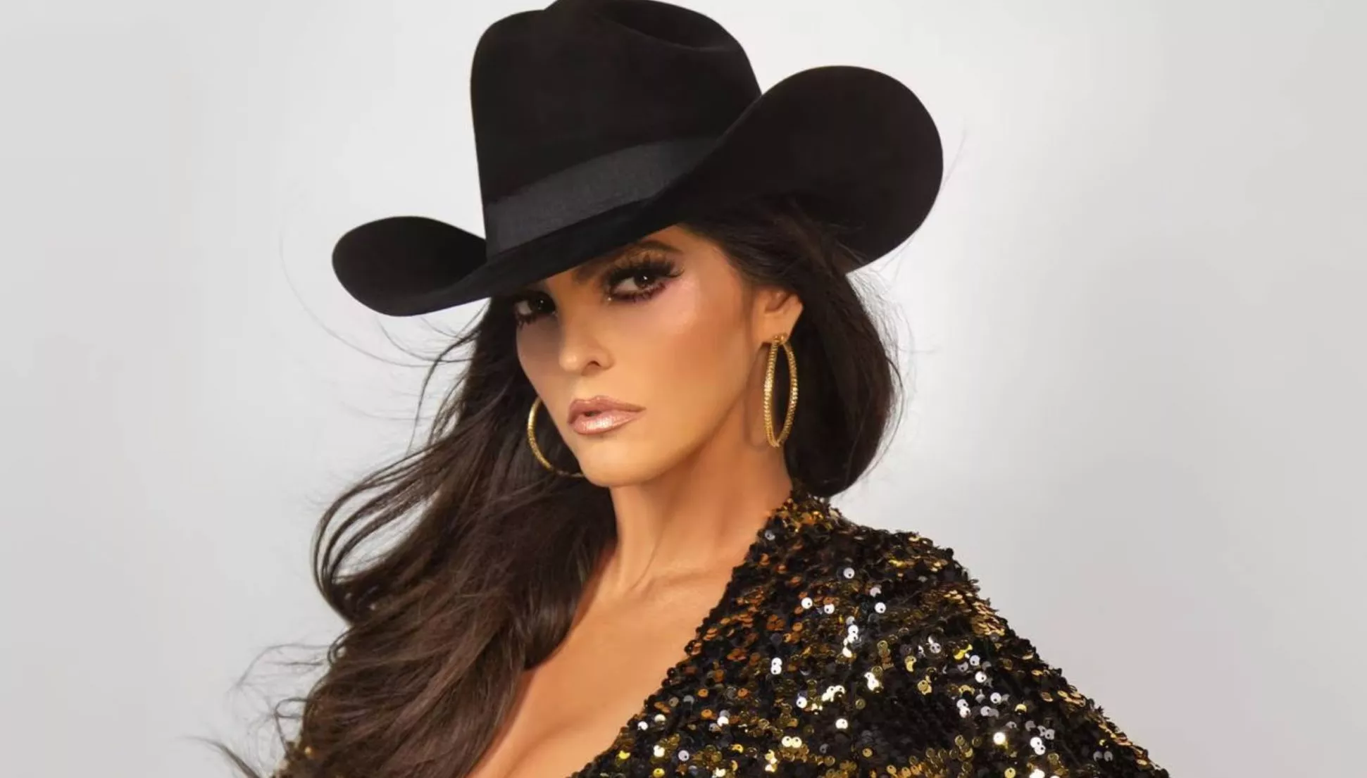 Ana Bárbara  llegó el lunes a  República Dominicana para cantar el sábado en el Teatro Nacional.