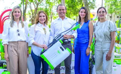 Liz Mieses, Carolina Mejía, Juan Tomás Díaz, Yamina Dickson y Aniana Vásquez.