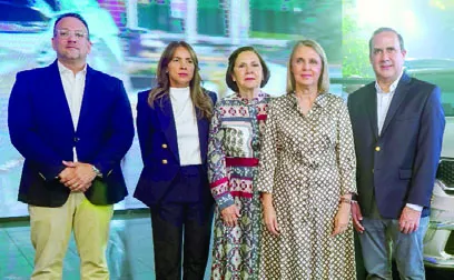 Ramón González, Diana Ramos, Georgia Anne Reid, Clara Reid  y Donald Pimentel.