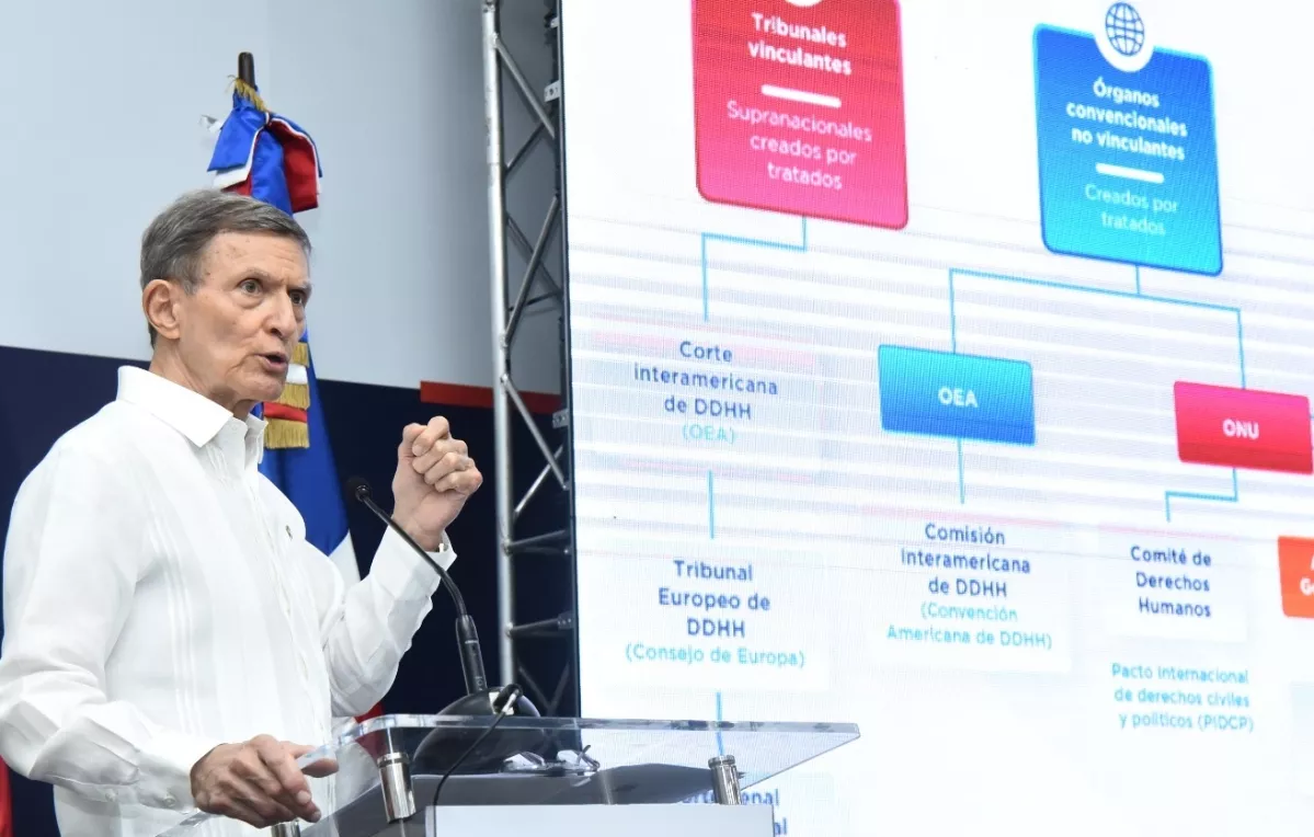 El ministro de Relaciones Exteriores  Roberto Álvarez habla en el encuentro.CARLOS ALONZO