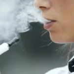 Una hora de vape equivale a 100 cigarrillos: el impacto real en dientes y encías