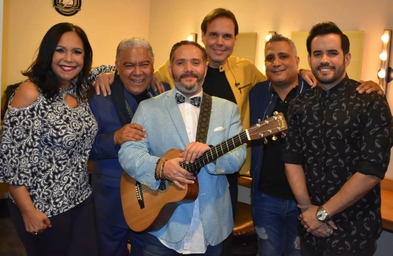 Artistas que han participado en ediciones pasadas de Navidad entre amigos  junto al cantautor Frank Ceara.