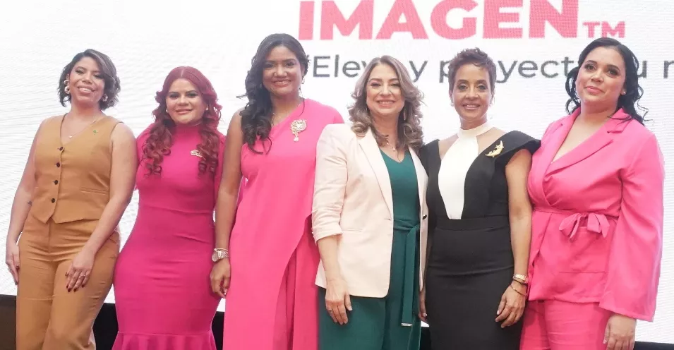 Patricia Pena, Crala Suárez, Suegely Peña, Lisette Selman, Zoila Luna y Grace Mercedes.