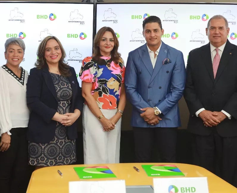Equipo BHD y Apartamentos RD. FUENTE EXTERNA