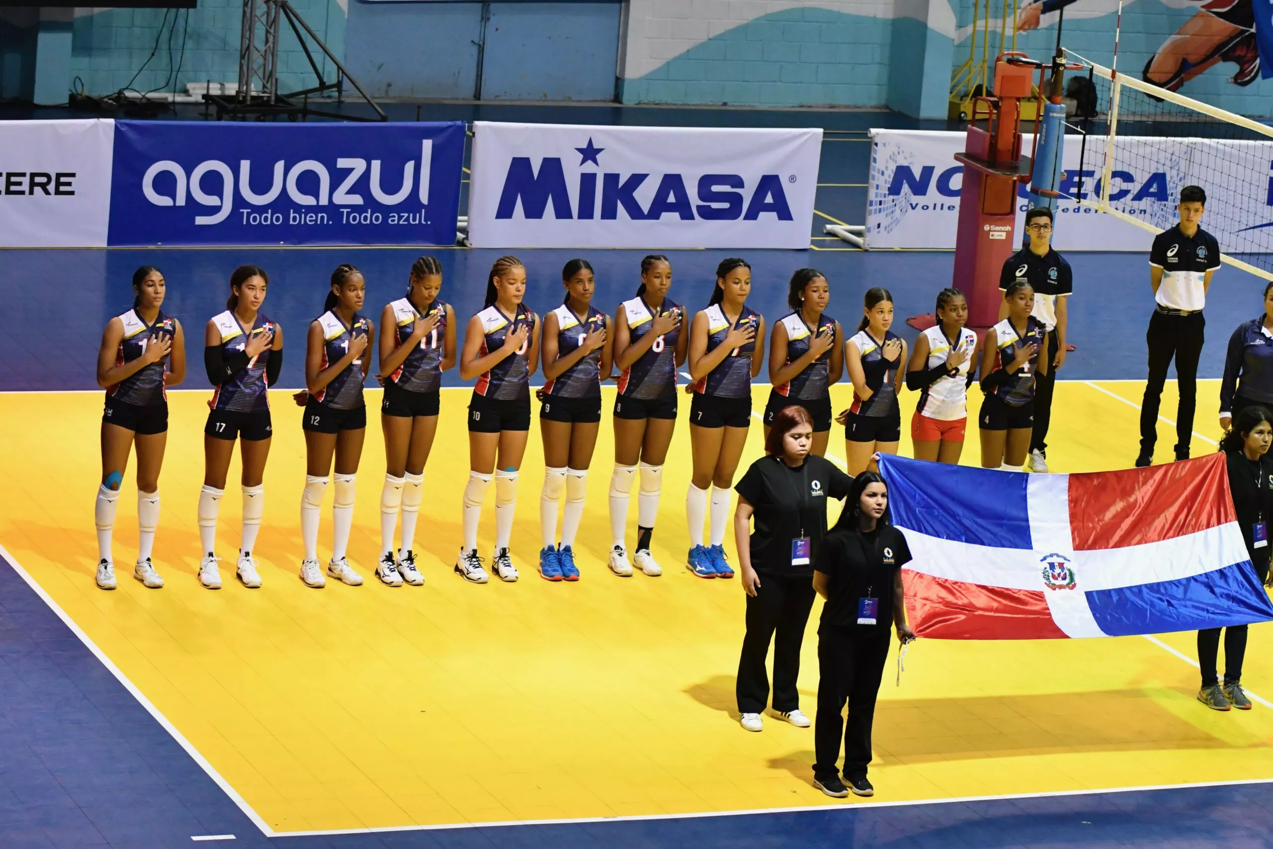 La República Dominicana se coloca a un paso de la final .