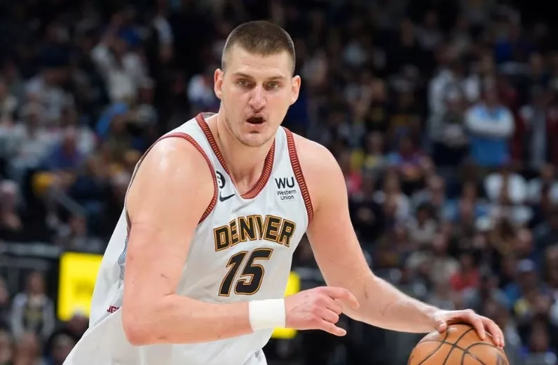 Nikola Jokic MVP de la liga en la pasada temporada.  ap