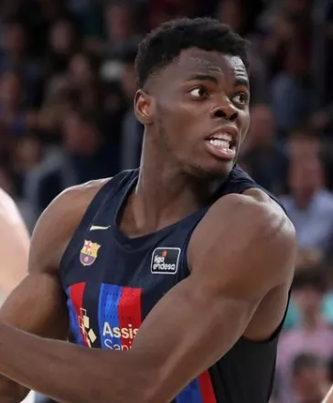 James Nnaji tuvo destacada actución trinfo Barca.