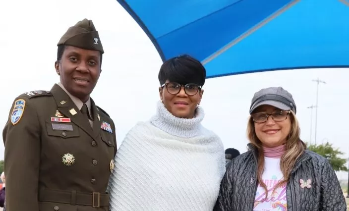 Coronel Lakicia R. Stokes, Debbie Nash-King y Jacqueline Tineo.