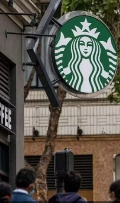 Starbucks ganó fama a nivel mundial por sus peculiares bebidas preparadas a base de café. Fuente externa