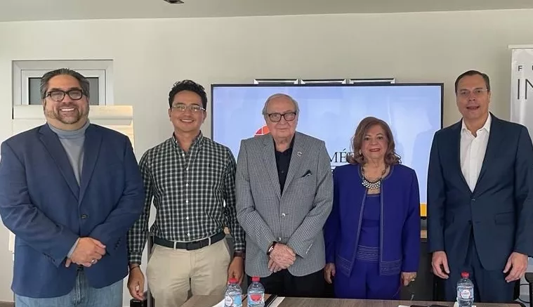 Gary López,  Jesús Yin, Luis Sánchez Noble,  Mildred J. Bergés de Sánchez-Noble   y Bela Szabo.